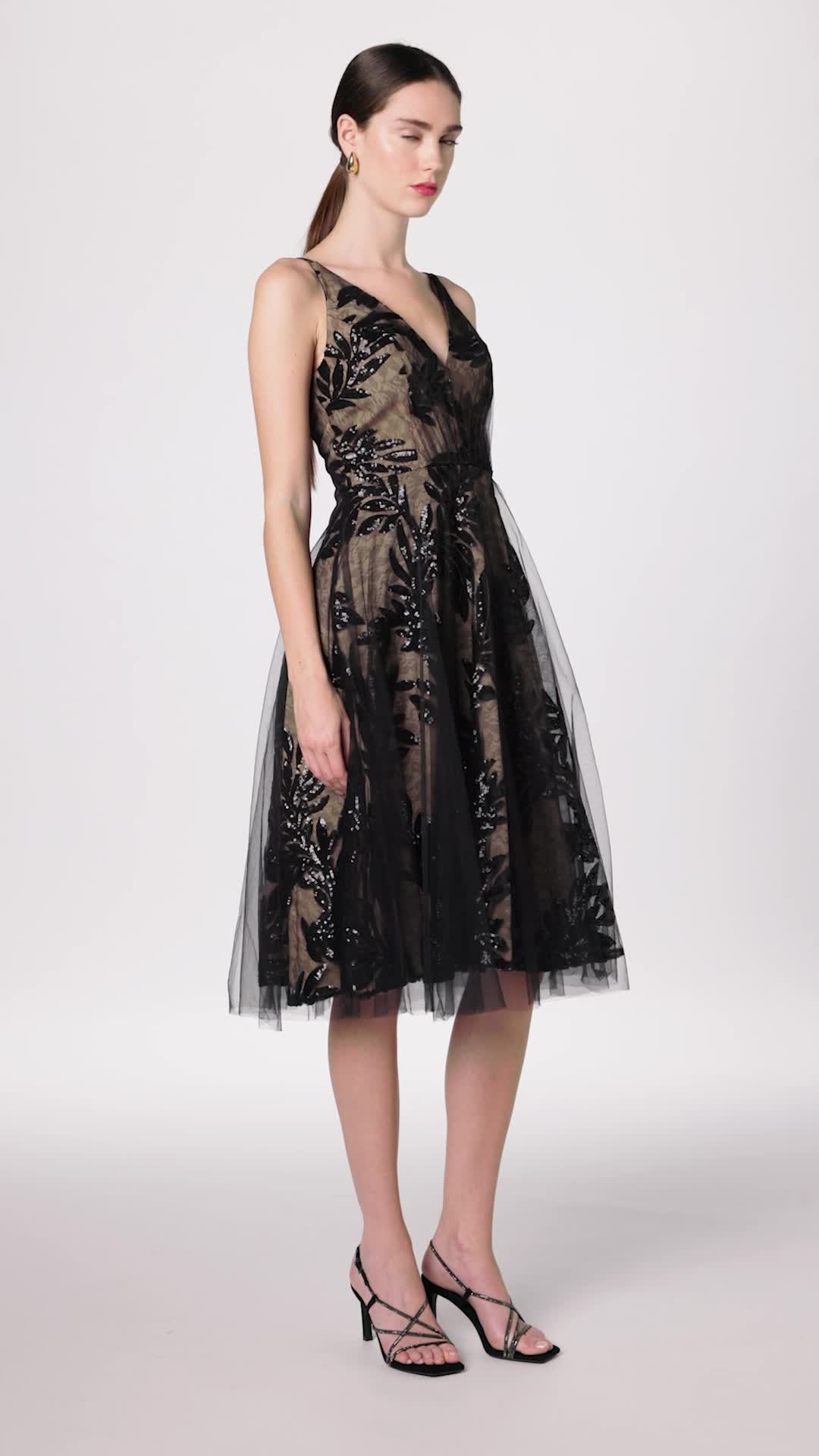 Dress the Population Women's Courtney Sleeveless Veiled Fit