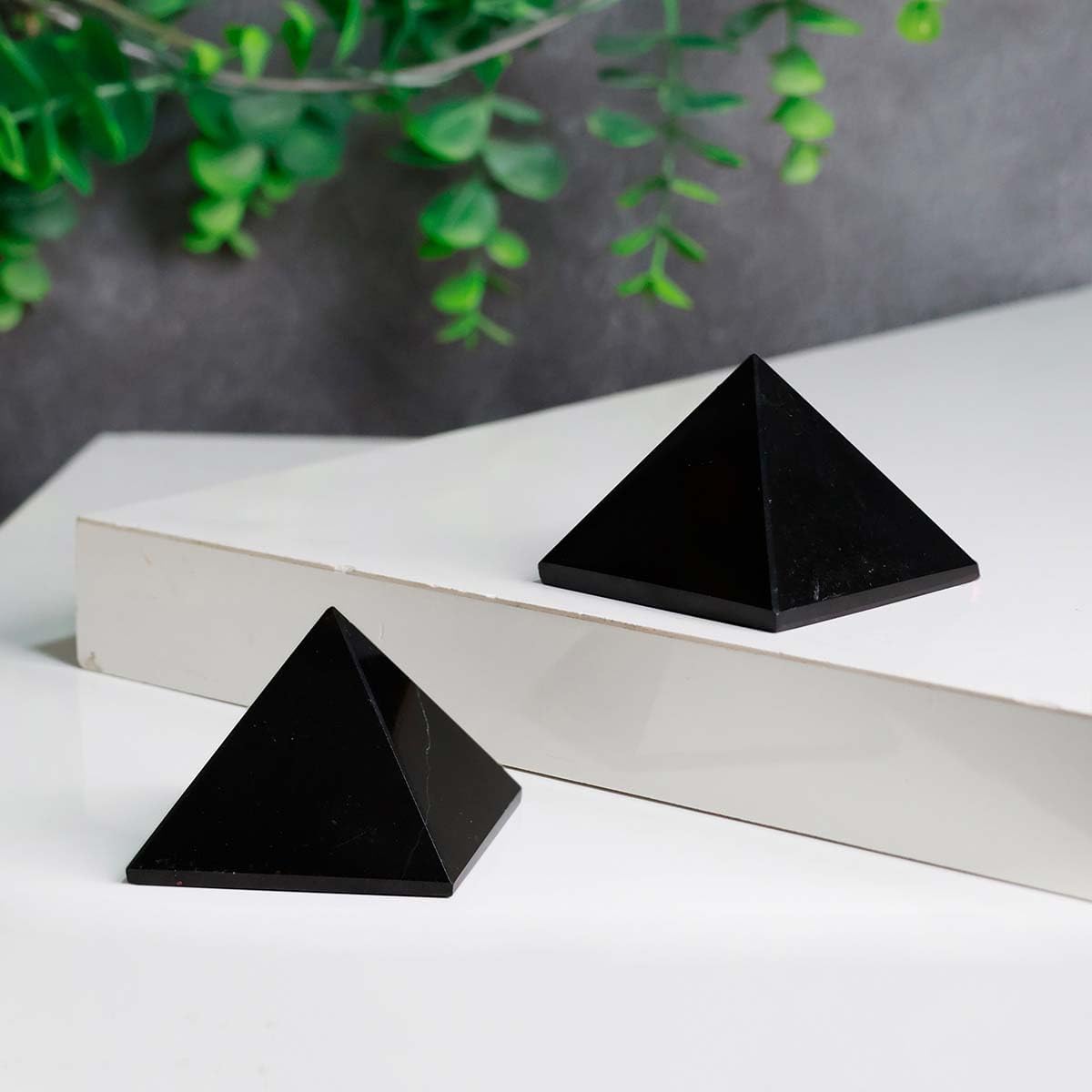 Black Tourmaline Pyramid 50–100g | Natural Crystal Energy Generator | Protection from Negative Energy & Home Decor | Reiki Healing Stone for Meditation & Feng Shui