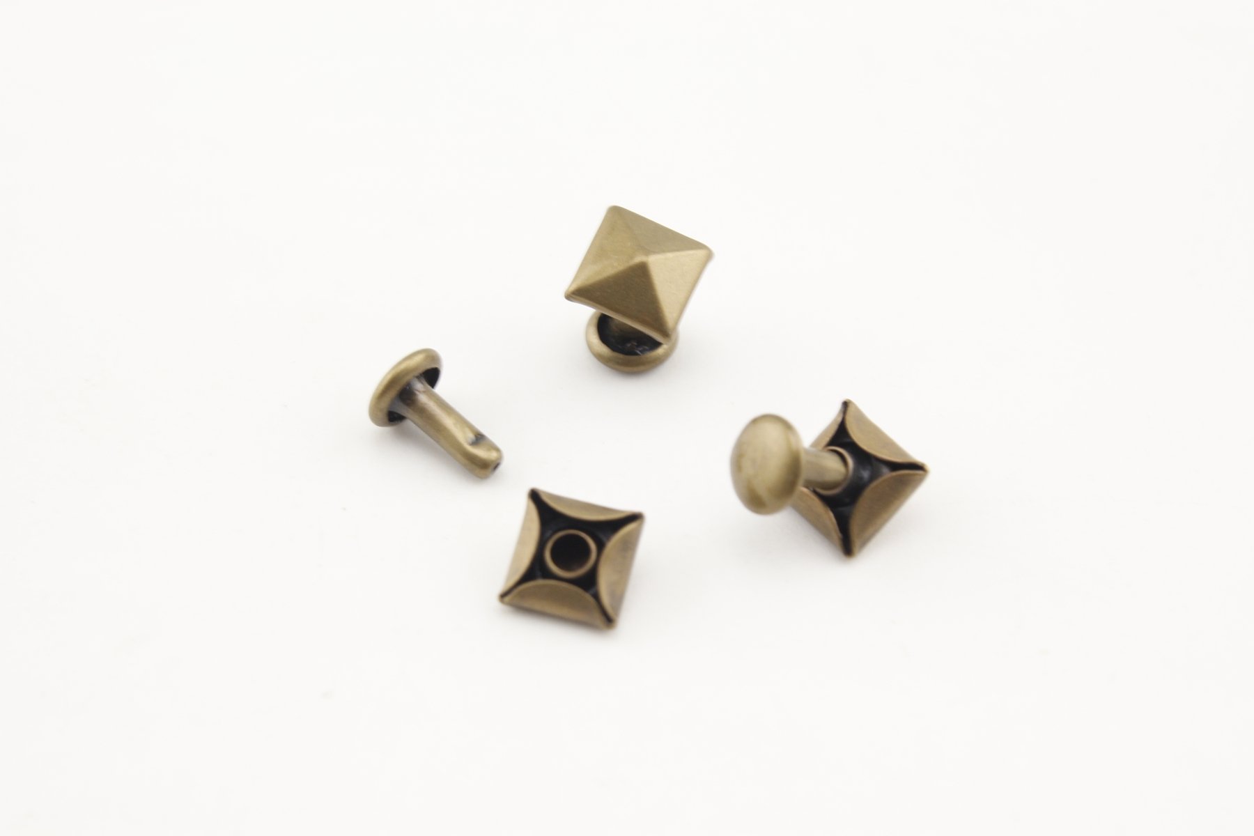 Nieten, Anti-Messing, 5 mm x 5 mm, Pyramidenform, Geldbörsen-Nieten, Nieten, Nieten, Lederniete für Taschen, Kleidung, Schuhe, 75 Sets pro Los H27