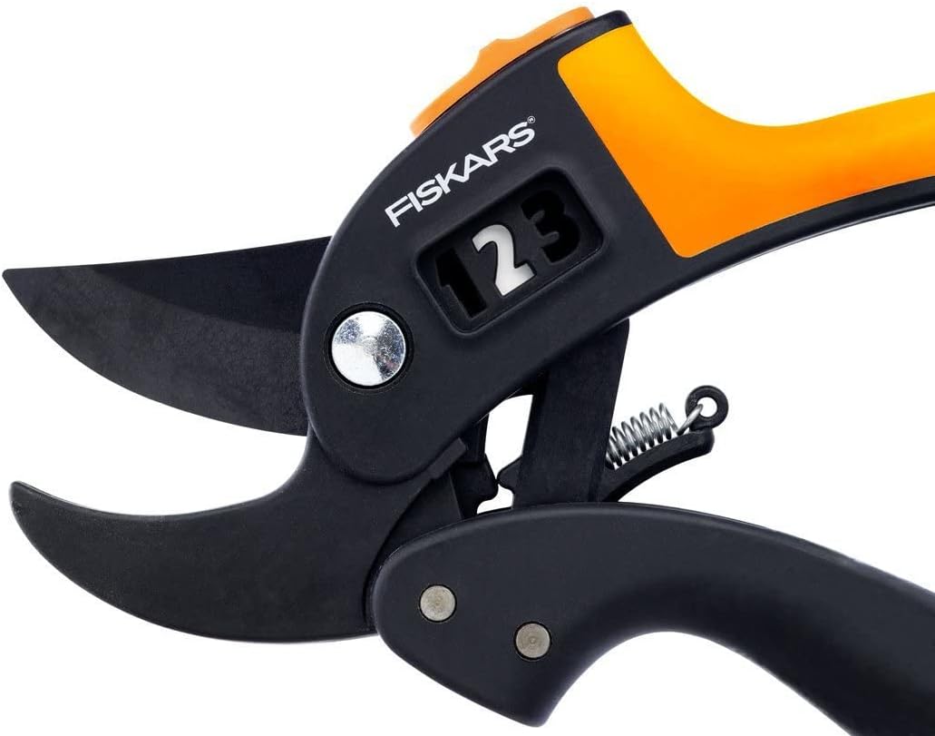 Fiskars PowerStep Pruner Anvil P83, Cutting diameter: 2.4 cm, Steel blades with non-stick coating, Length: 19 cm, Black/Orange, 1000575