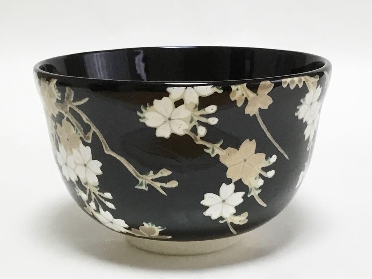 Amazon.co.jp: 茶碗 宮地英香 枝垂れ桜 黒仁清 茶道具 : ホーム＆キッチン
