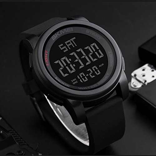 ساعة معصم رياضية رقمية الكترونية بسيطة مضادة للماء بتصميم عسكري وطريقة عرض مزدوجة للوقت مع ضوء LED للرجال من سكماي بمينا أسود بسوار
