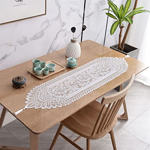 Chemin de table lin et dentelle style vintage avec pompons pour commode raffinée