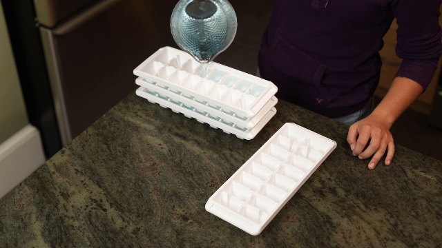 Bandejas para hielo apilables blancas miniatura 6