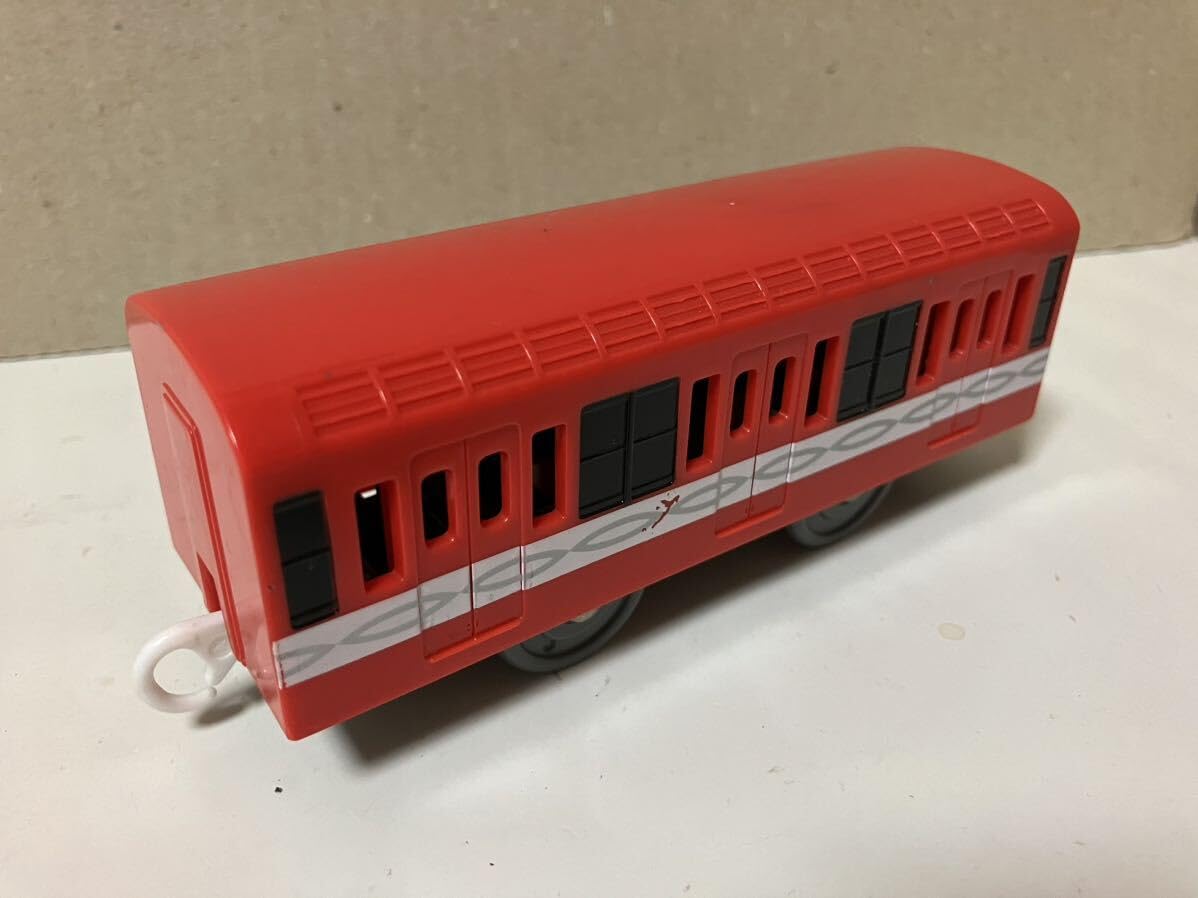 Amazon.co.jp: プラレール東京メトロ丸ノ内線500形 中間車 : おもちゃ