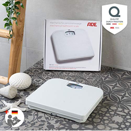 ADE Mechanische Personenwaage BM 707 Nina. Analoge Badezimmerwaage aus hochwertigem ABS-Kunststoff in strahlend weißer Farbe. Massiver Metallmechanismus, leicht ablesbare Skala. Weiß