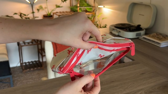 ★COURONNE★ Pli Pouch_RCAEX25153CMX THIRTY-ONE Sedona Stripe Clear Clip Pouch with Zipper, Clear