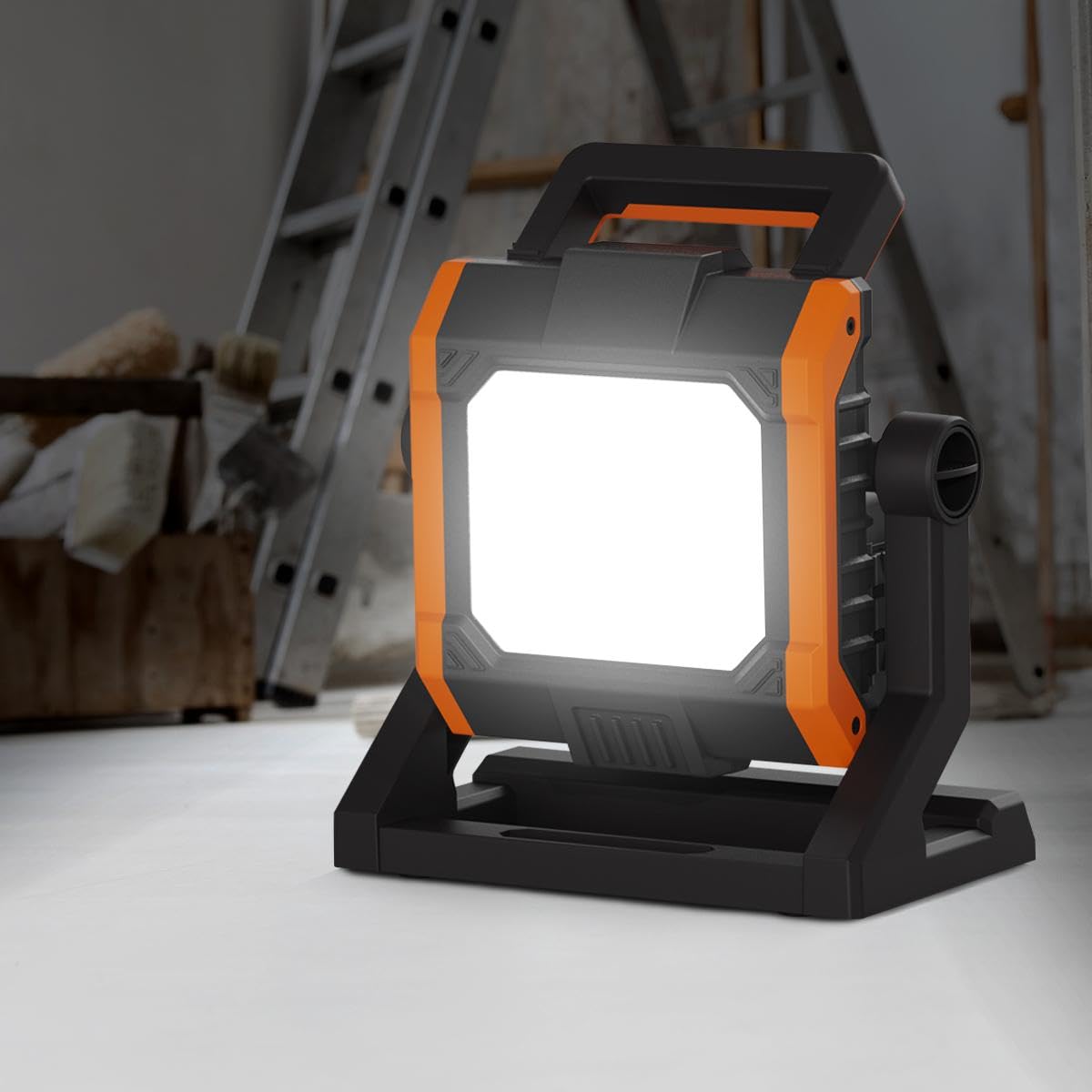 LongLife LED Akku-Strahler ohne Akku mit Adapter - Baustrahler, Multi Akku Arbeitsleuchte, 35W, 4000lm IP65 Lichtstufeneinstellung USB-Port Akkustandsanzeige robust und praktisch