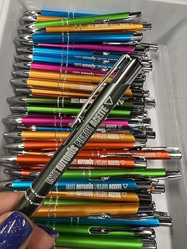 Uvimark | 100 Bolígrafos Personalizados | Artículos publicitarios | Merchandising | Regalos de Empresa | Detalles de Boda | Bolígrafos Personalizables | Ya disponible en tu tienda friki favorita! En mundofriki.es!