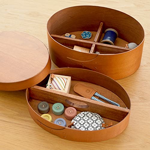 中は二段になっていて、もちろん使い勝手も◎。お裁縫に必要な細々したアイテムをすっきりと収納することが出来ます。