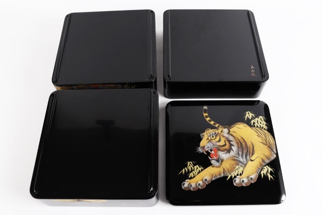 Amazon.co.jp: 寅彫漆 木製堅地 重箱 立山作 三段重 茶道具 : ホーム