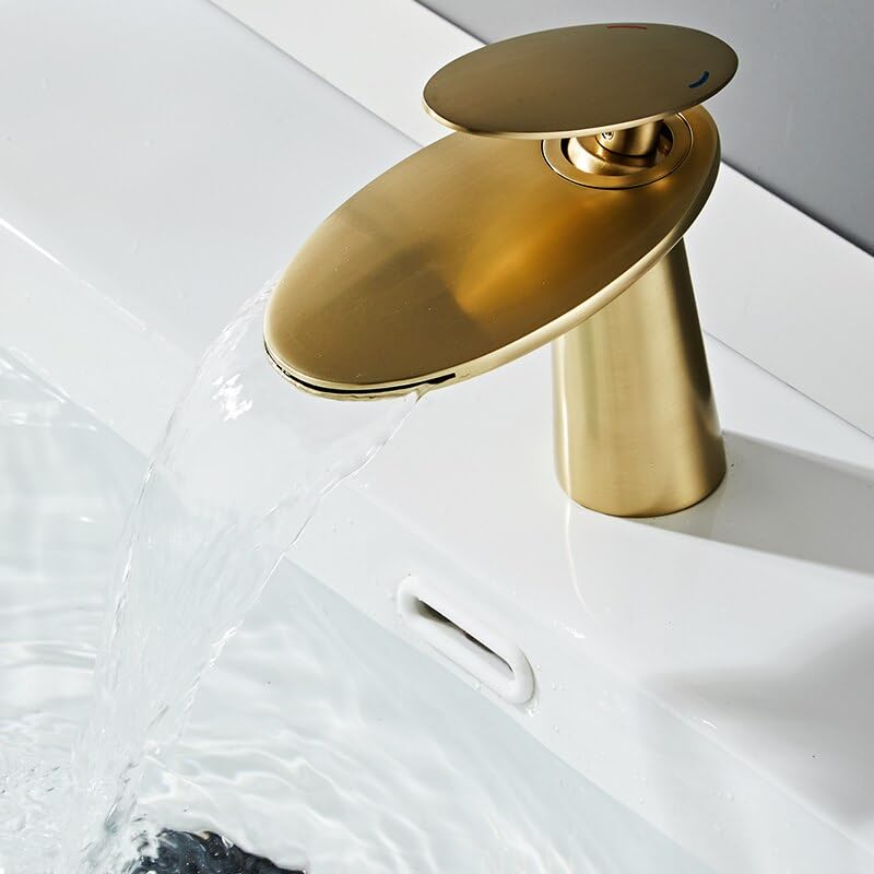 Robinetterie de salle de bains cascade pour créer une ambiance spa à la maison