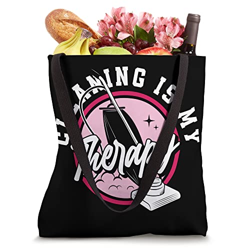 Bolsa tote divertida para limpieza: 'Cleaning Is My Therapy' para amantes de la limpieza y el hogar miniatura 4