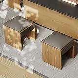 Confort moelleux grâce au rembourrage en similicuir premium​: Chaque tabouret bénéficie d’un siège généreusement rembourré en similicuir souple et résistant. Adieu les fesses gelées ou les inconforts : profitez d’un repos agréable, que ce soit pour un café entre amis ou une session de travail prolongée.