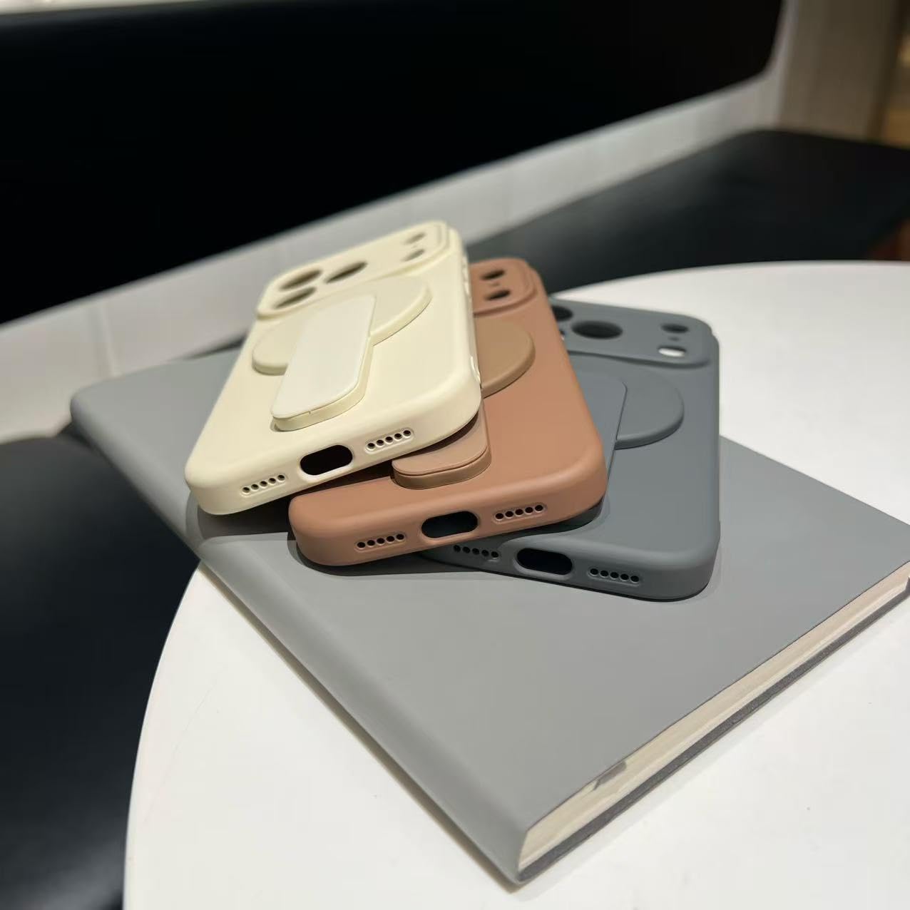 Custodia con supporto in silicone liquido per iPhone 17 Air 16 Plus 15 14 13 12 Pro Max 16e con cover posteriore morbida magnetica (per iPhone 17 Pro Max/Rosa)