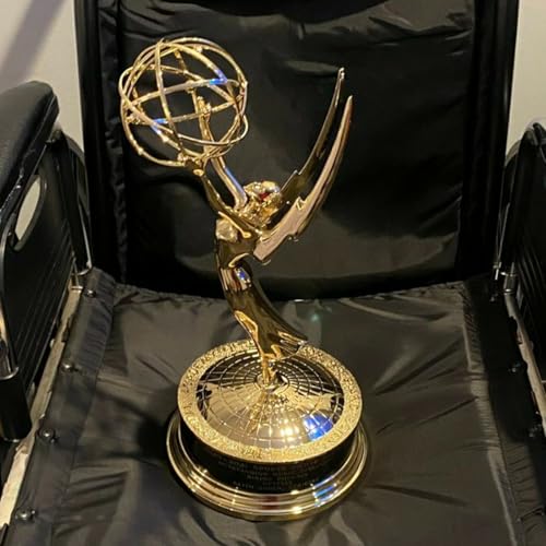 Page de couverture de Episode 2626: Keith P. Jones ~ Emmy Award Winner Artist Talks NEXT Steps in Setting Aside Differences in Race, Disability to Build Winning Unity Coalitions