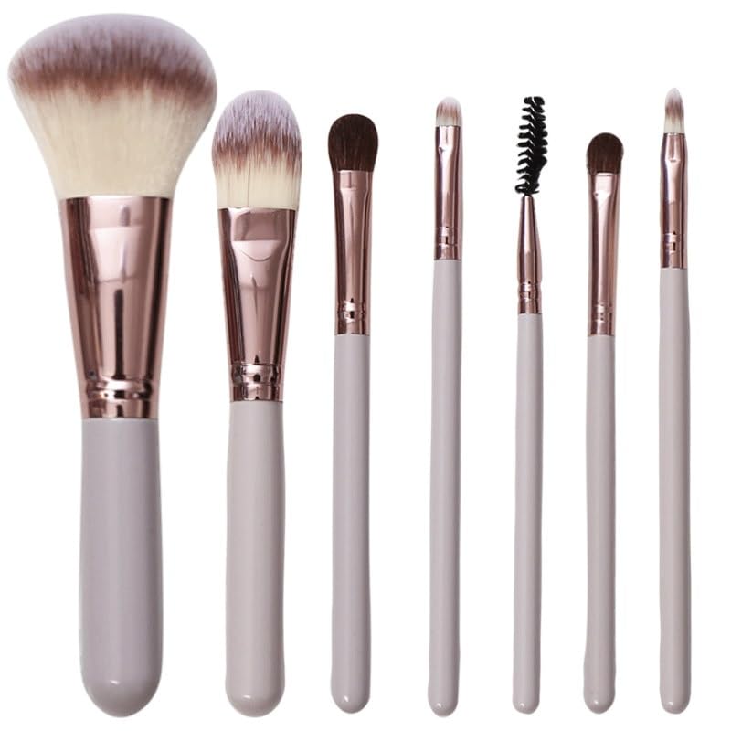 Set de 7 brochas de maquillaje esenciales para aplicar base y definir tu mirada cada día 3