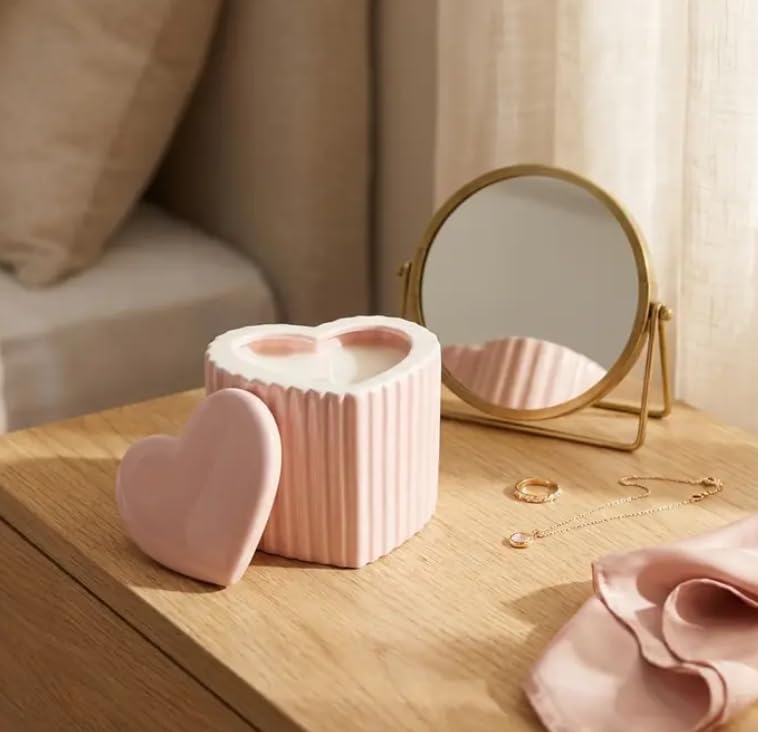 Candela a forma di cuore in ceramica, 15,9 cm, nuvola di vaniglia, 411 g