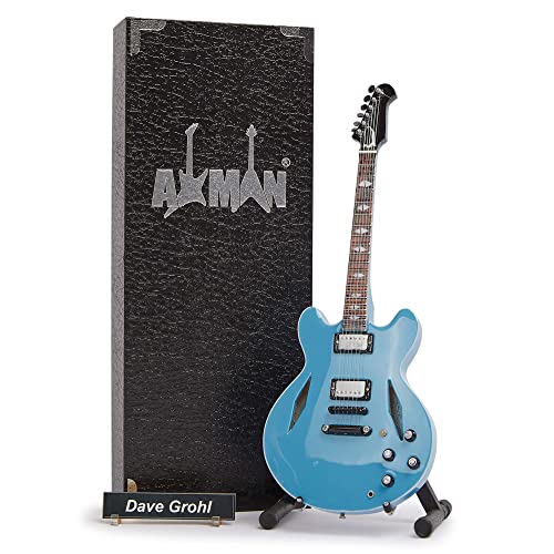 Réplique de guitare miniature Dave Grohl (Foo Fighters) avec boîte de présentation et support - Les Beatles, Paul McCartney, John Lennon, RIngo Starr, George Harrison Réplique de guitare miniature Dave Grohl (Foo Fighters) avec boîte de présentation et support