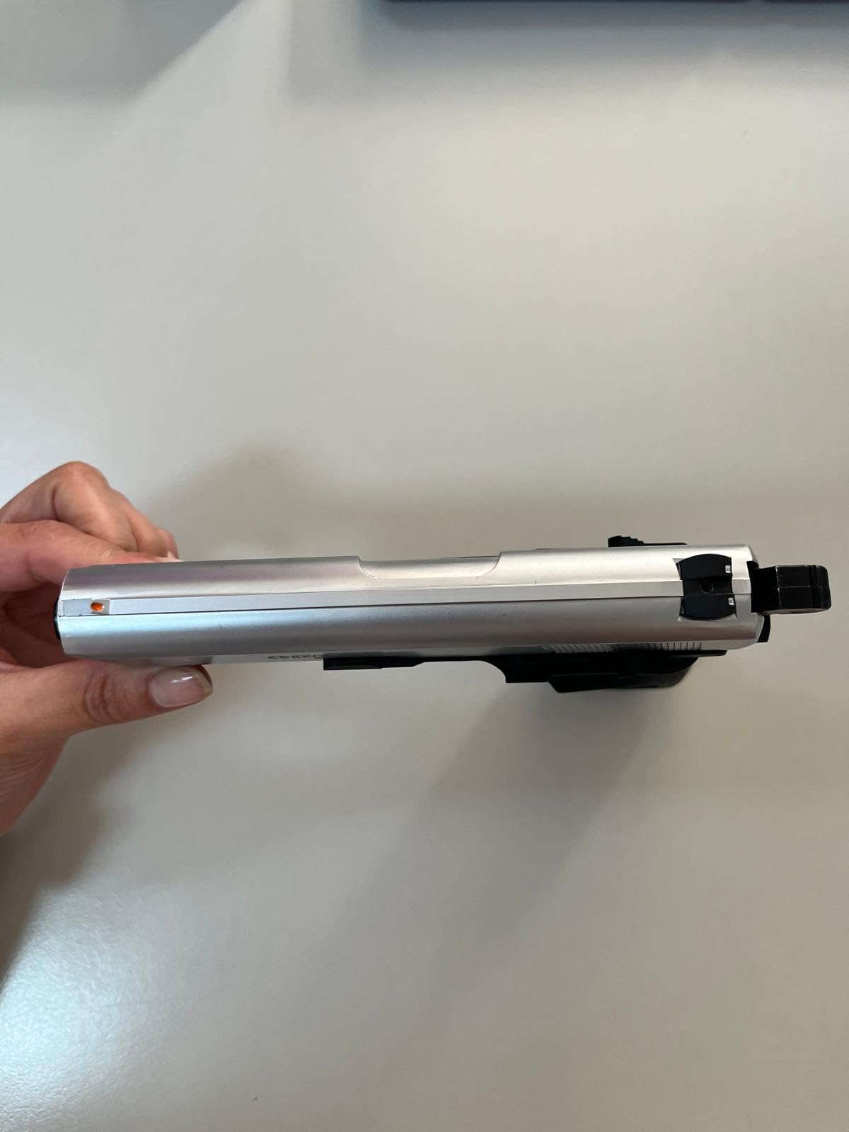 Pistola de balines ES P66C Bicolor (4,5mm) | Arma de Aire comprimido Calibre 4,5mm de CO2 y Bolas de Acero BB's + maletín y municiones