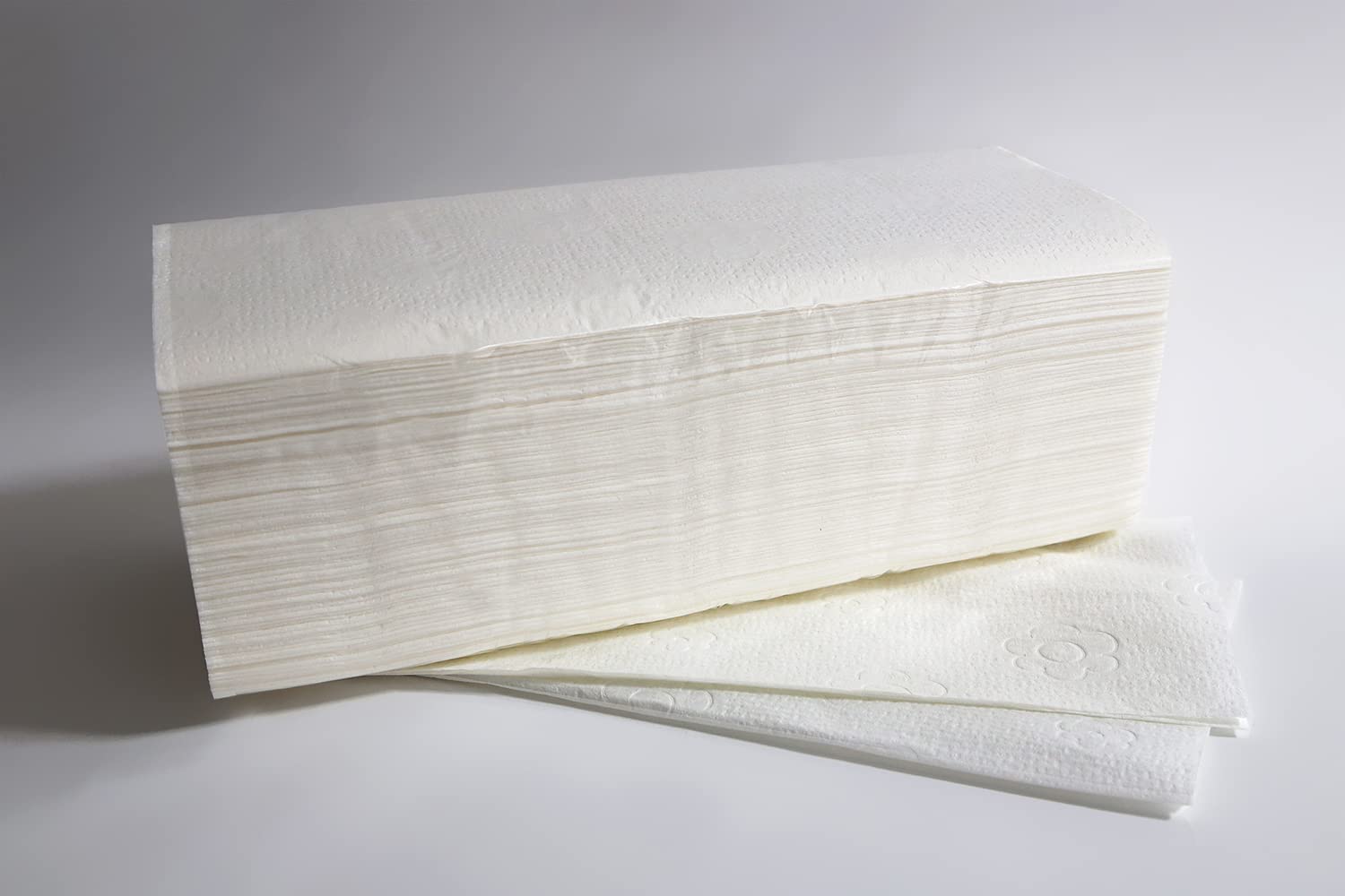 Fripa Servilletas de papel Comfort de 2 capas, 20 paquetes de 160 hojas, 100% celulosa, pliegue en V, color blanco
