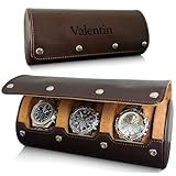 [PARFAIT POUR LE VOYAGE] Emmenez vos montres partout avec style. Ce petit étui de montre portable est ultra-compact et léger, pensé pour se glisser dans n’importe quel bagage ou sac de voyage. Grâce à ses compartiments modulables, il peut accueillir de 1 à 3 montres selon vos besoins, offrant ainsi un rangement sur mesure. Le format pratique et le poids réduit libèrent de l’espace dans votre valise. Vous pouvez voyager léger sans renoncer à la sécurité de vos montres – elles vous accompagnent en toute sérénité, parfaitement organisées et protégées.