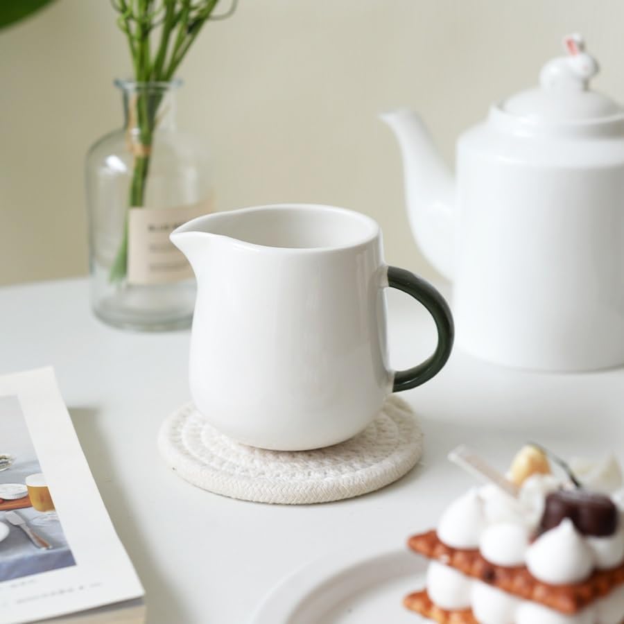 Gravy Boat White Simple Small Milk Pitcher with Green Handle 288ml Ceramic Cream Container Gravy Boat Stands
