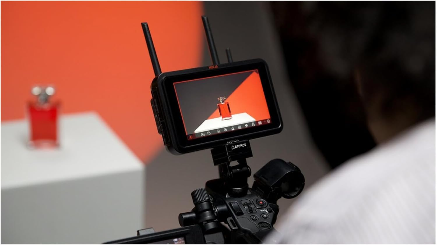 Atomos Ninja TX Kamera Monitor Field Monitor & Monitor Recorder – 5 Zoll HDR On-Camera Monitor, 1500 Nits, 8K ProRes RAW, HDMI 2.0 / 12G-SDI, Wi-Fi 6E, NDI HX3
