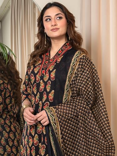 Image of Arayna Women's Cotton Printed Kurta Set with Pants & Dupatta - 3 /4 Sleeve | Elegant Ethnic Wear