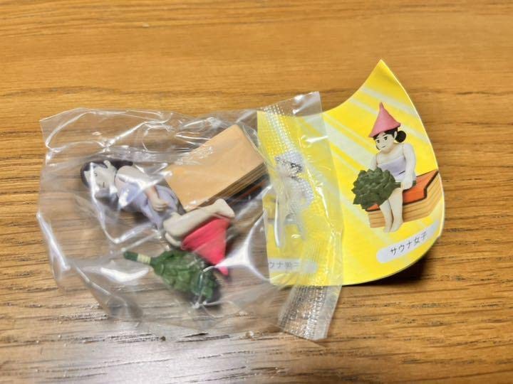 Amazon | ガチャ サウナにいる人々 フィギュアマスコット サウナ