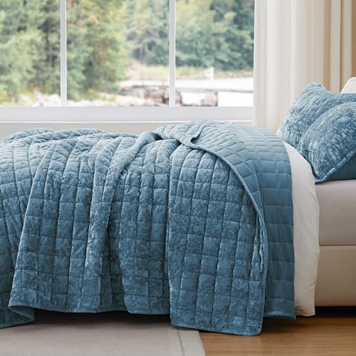 BEDELITE Velvet Quilt Set Queen Size - Luxury Velvet Comforter Bedding Set 3 Pieces, Soft Cozy Dusty Blue Oversized Bedspread Coverlet for All Seasons with 2 Pillow Shams