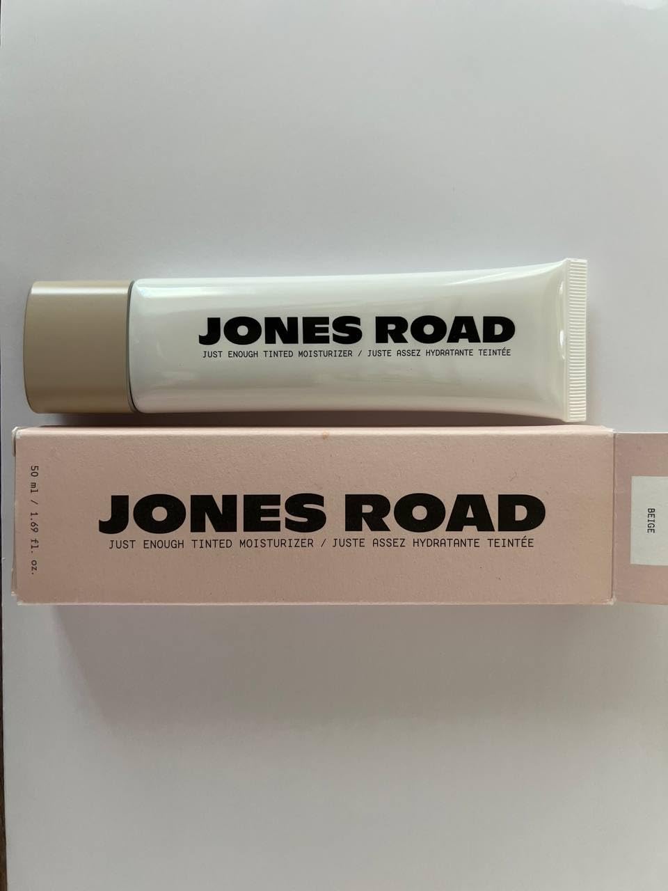 Jones Road Just Enough Tinted Moisturizer - Beige