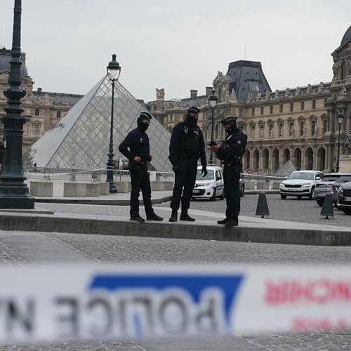 『How thieves pulled off the Louvre jewel heist in minutes』のカバーアート
