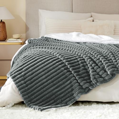 BEDELITE Kuscheldecke Flauschig Decke Groß - Dicke XXL Sherpa Decken Grau 220x240 für Bett, warme Cord Kuscheldecken weiche Fleecedecke Wohndecke als Tagesdecke für Schlafzimmer