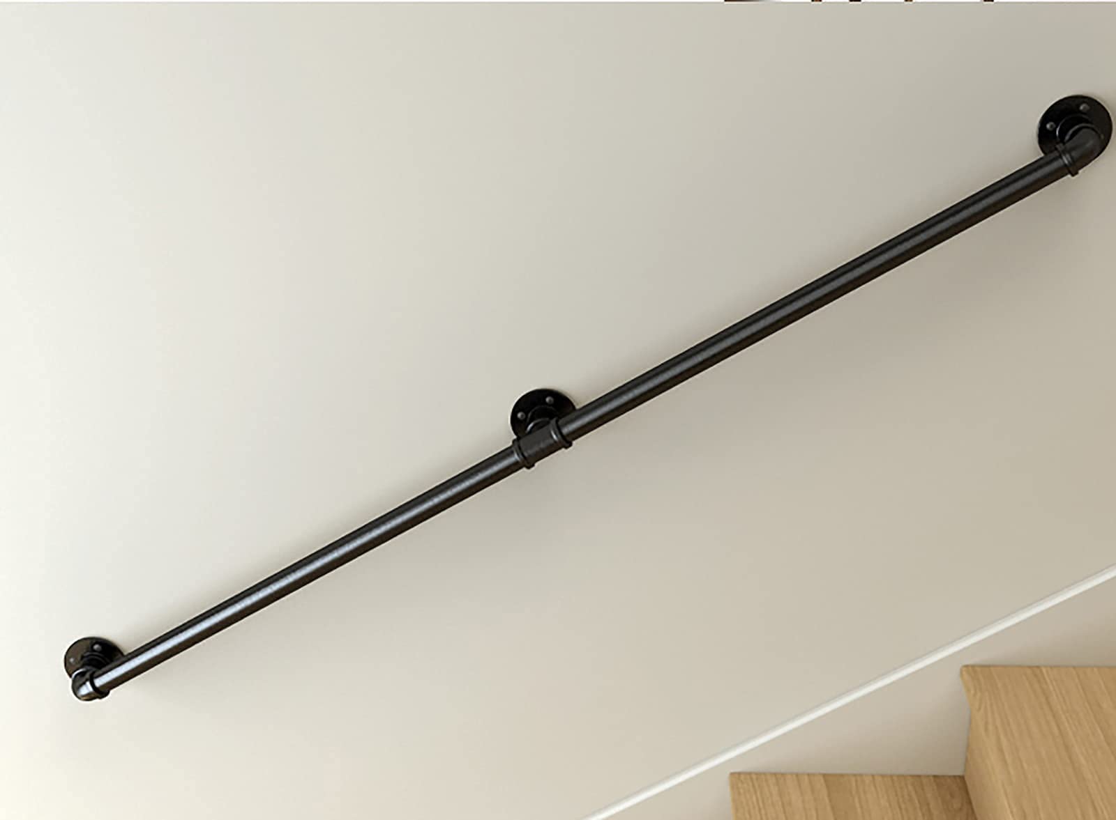 Rampe d'escalier ronde en fer noir pour securiser les marches glissantes