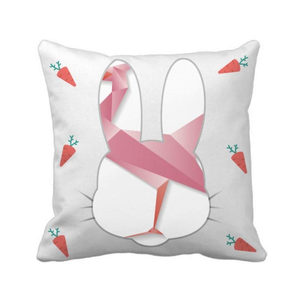 Coussin géométrique abstrait pour rénover un canapé usé sans changer de meuble