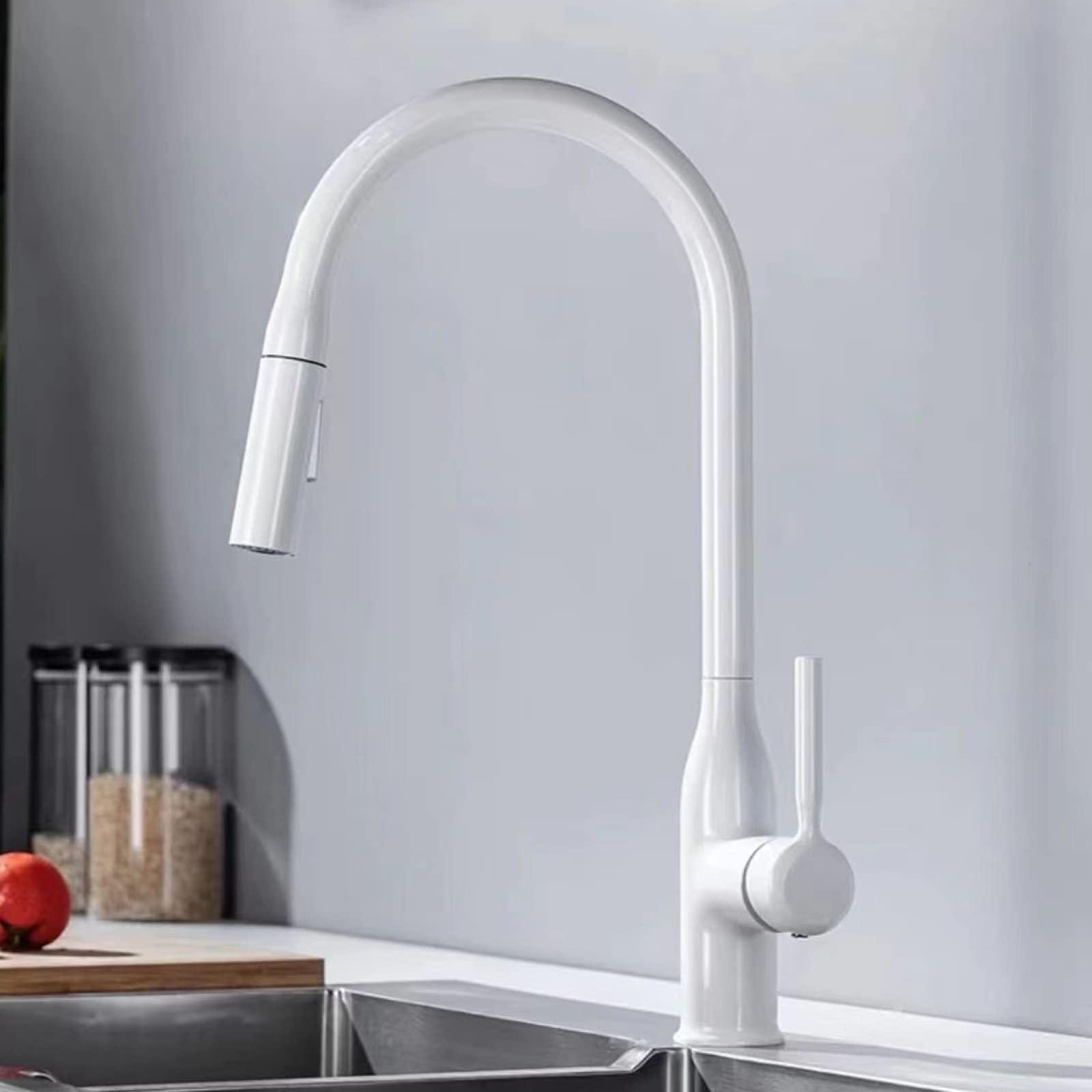 Robinet de cuisine moderne parfait pour l'évier de la maison ou du restaurant