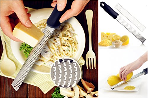 Foto von Newlemo Reibe Handreibe aus Edelstahl mit Schutzdeckel - Groß für Zitrone, Knoblauch, Käse, Zitrusfrüchte und Gewürze