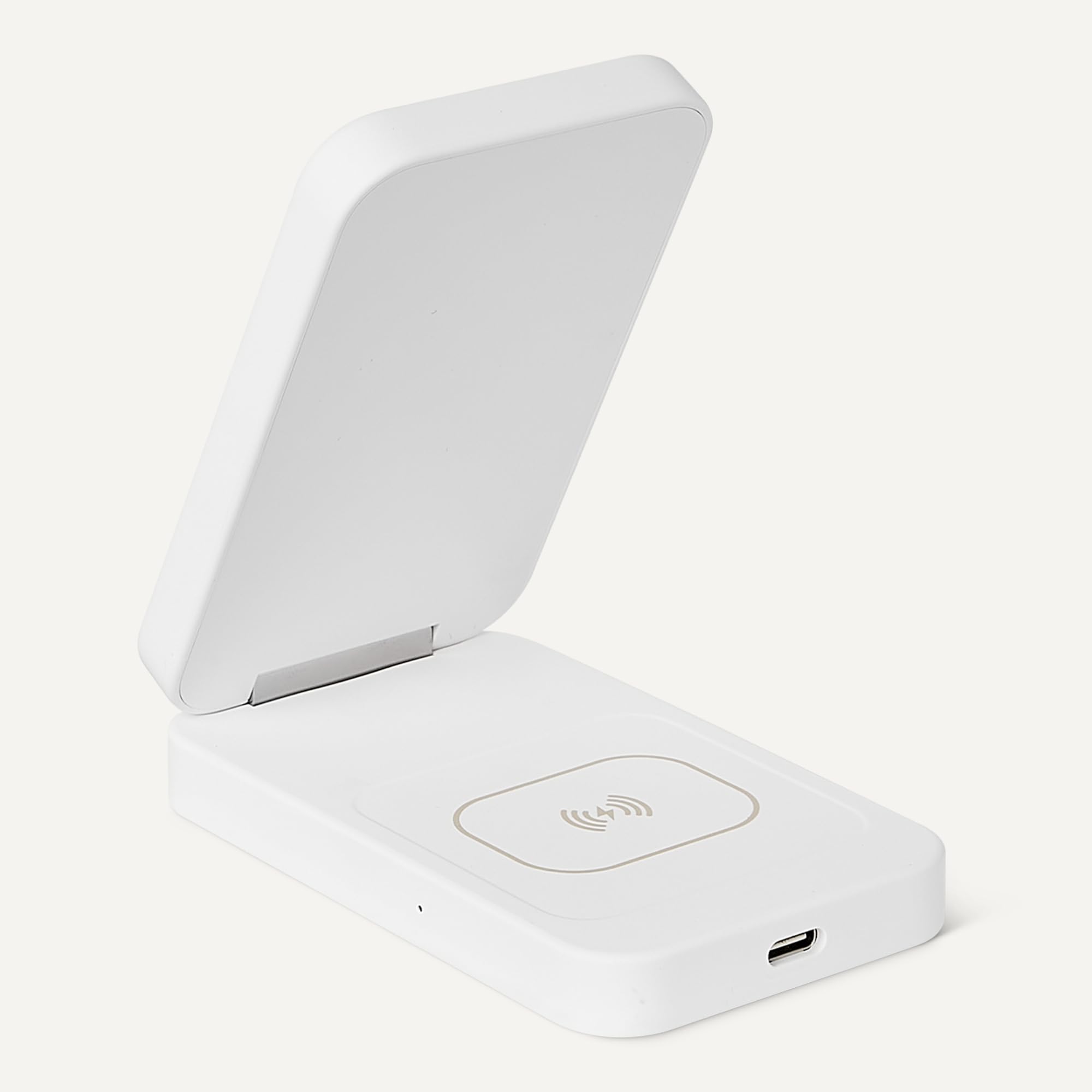 Amazon Basics - Stazione Ricarica Wireless 2in1 Certificata Qi2.2 Compatibile MagSafe, Ricarica Rapida 25W Max Supporto Pieghevole per iPhone 17/16/15/14/13/12, AirPods con Adattatore 45W Max Bianco