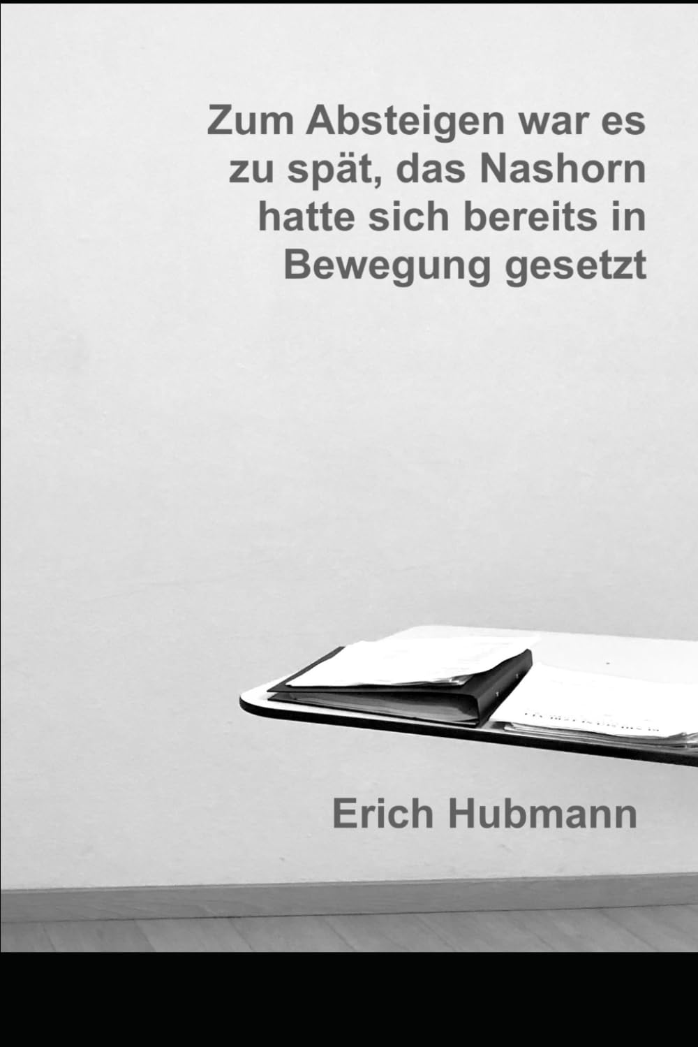 Zum Absteigen war es zu spät, das Nashorn hatte sich bereits in Bewegung gesetzt