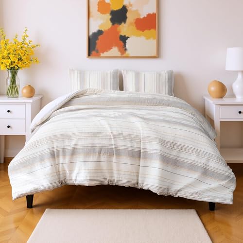 Image of Amazon Basics Comforter Set, 3-Piece Jacquard Comforter and 2 Pillow Shams, All-Season Bedding, King, Beige Striped