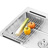 Edelstahl Stab Teller Matte mit verstellbaren Stangen passt über Spüle oder auf Arbeitsplatte. Nur nimmt einen Bruchteil des Raumes eines Teller Rack.Rubber-beschichtete ausziehbare Arme halten die Zahnstange nicht fallen in die Spüle & kann passen verschiedene Arten von Spülen.Gast Gummi-beschichtete Füße machen das Gestell sitzt schön auf einer Matte oder im Waschbecken.