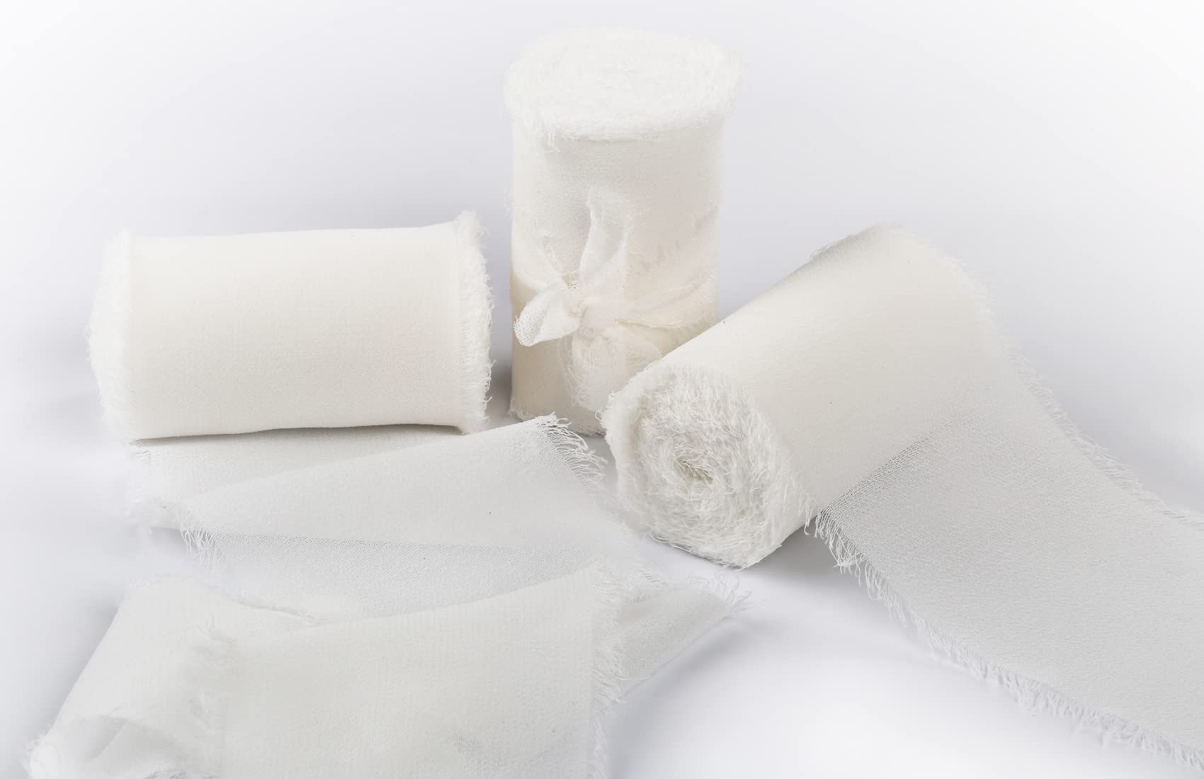 Ruban mousseline de soie effiloché : finissez vos faire-part sans couture visible