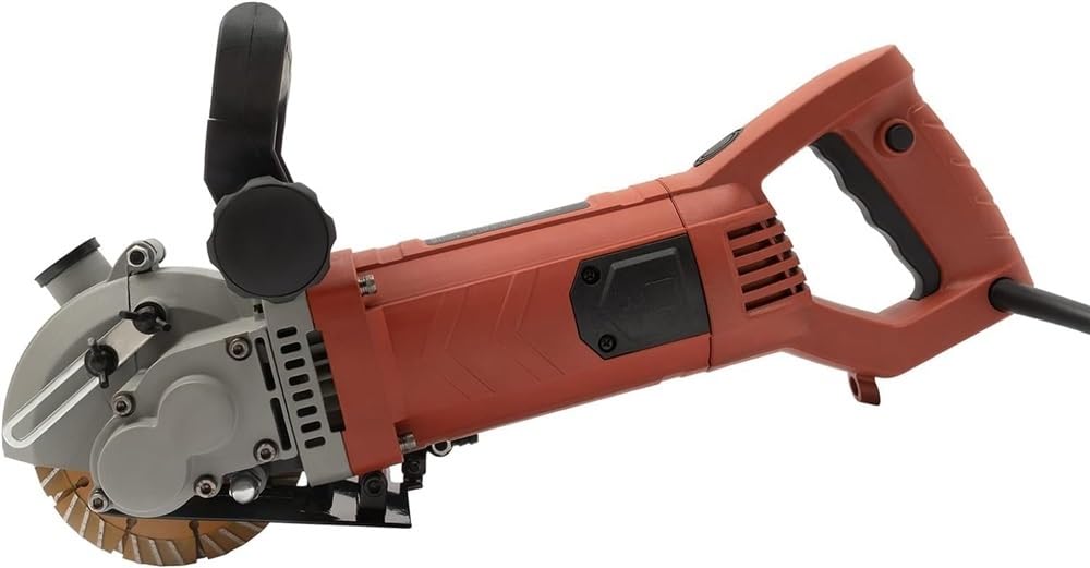 Coupeur de rainure pour rénover une maison ancienne et encastrer les câbles