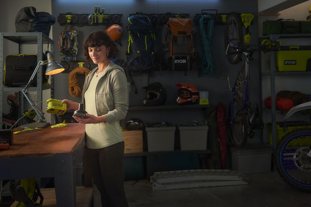RYOBI 18 V ONE+ 2 in 1 Akku-Wechselrichter RY18BI150B-0 (2. Gen., Solarmodulkompatibel, 150 Watt, ohne Akku und Ladegerät)