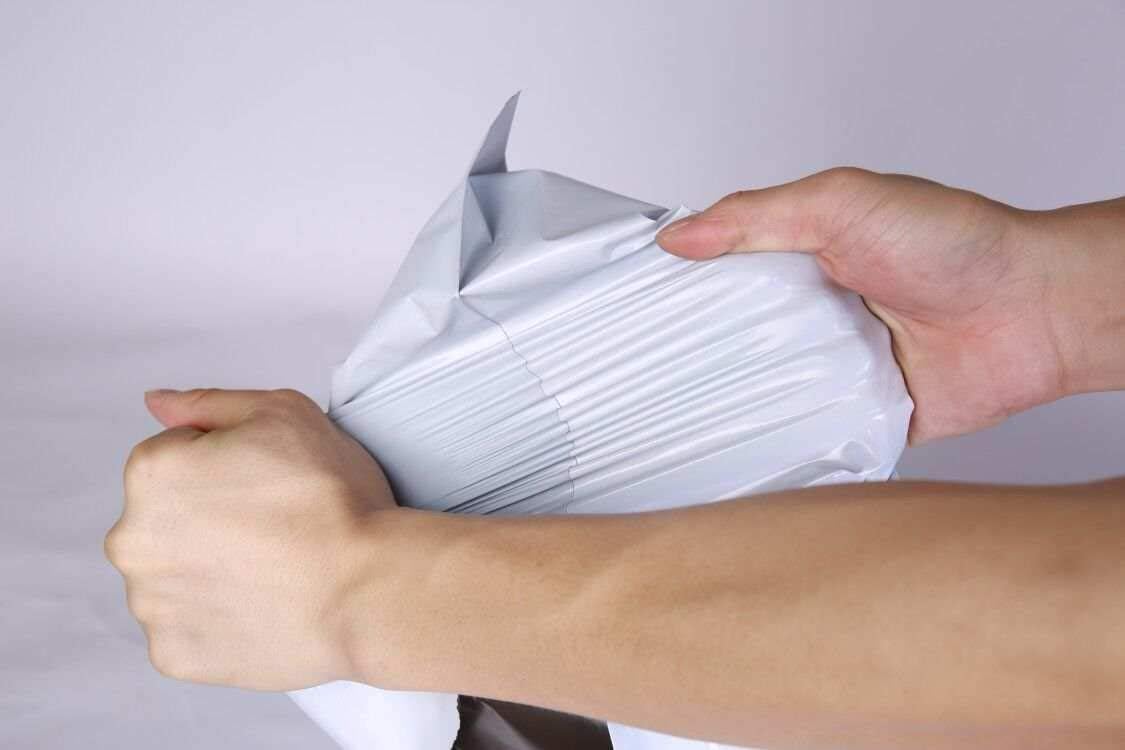 100 Packs White Poly Mailers Shipping Bags Shipping Mailing Envelopes Bags (6x10 Inch)