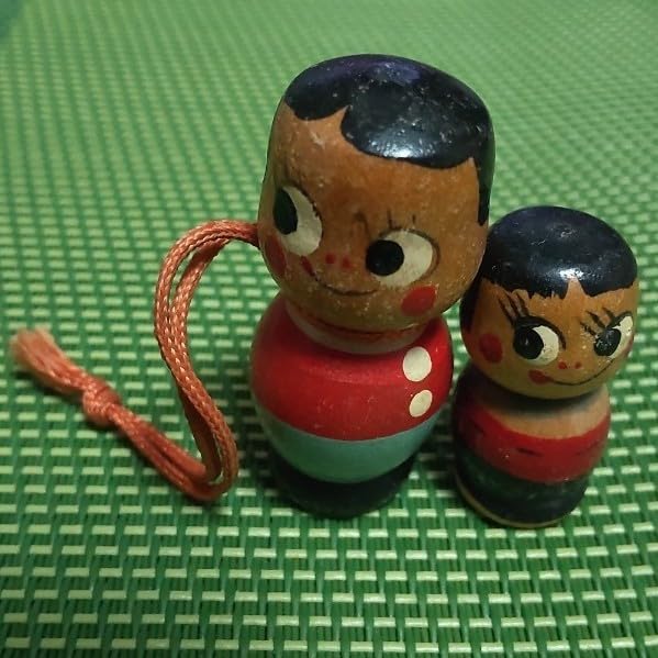 昭和レトロ＊当時物！ペコちゃんこけし２個まとめ売り＊ハスカップのオマケ＊不二家 Amazon.co.jp: レトロ＊ 当時物 ペコちゃんこけし2個まとめ売り