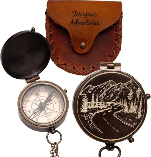 Brújula de Bolsillo de Latón Antiguo con Estuche de Cuero Grabado con Montañas y Caminos Regalo Vintage para Esposo, Padre miniatura 1