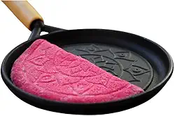 Tapioqueira de Ferro Fundido com Design Mandala, 19 cm, Cabo Ergonômico em Madeira, Preta