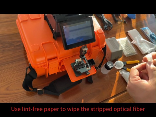 Image of VEVOR Fiber Fusion Splicer 4 Motors, Clad Alignment Optic Splicer 6s Splicing & 13s Heating, Fiber Machine with 5 inch Touch Screen, 3 in 1 Holder, 7800mAh Battery for SM MM DS NZDS
